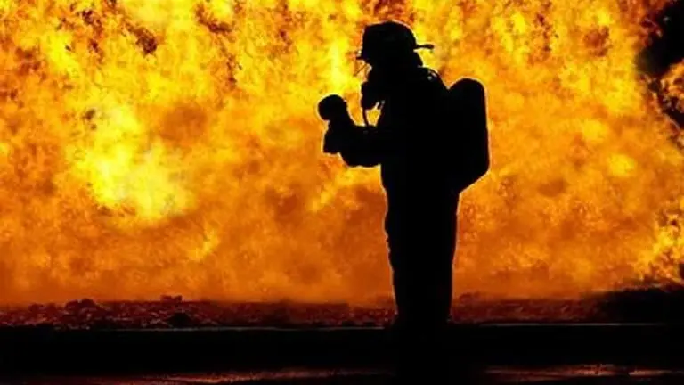 Crews respond to brush fire in Los Angeles County