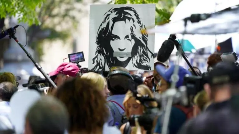 Spears supporters back end to court conservatorship