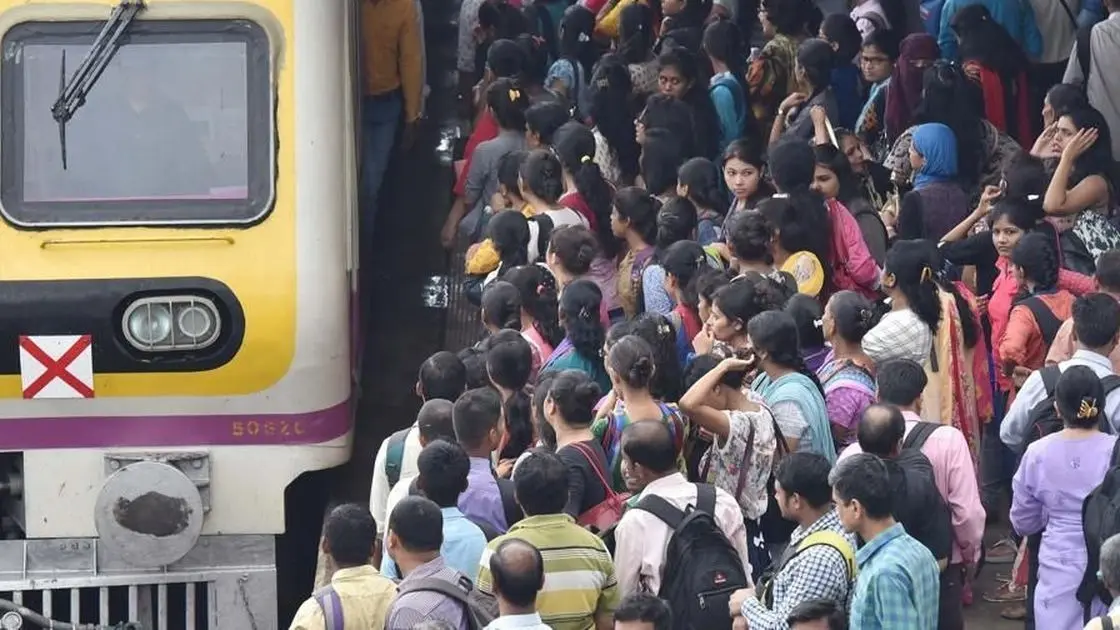 Mumbai Local Train: Glitch in Signalling System Hits Services on Main Line During Rush Hour Mumbai Local Train: Glitch in Signalling System Hits Services on Main Line During Rush Hour