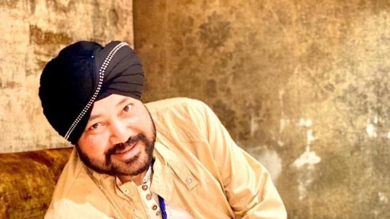 American YouTuber IShowSpeed meets singer Daler Mehndi and does 'Tunak  Tunak'. Watch | Trending News - The Indian Express