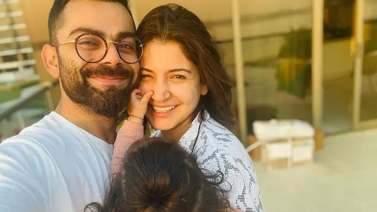 Anushka Sharma, Vamika cheer for Virat Kohli during IND vs SA; latter waves at them Anushka Sharma, Virat Kohli, Vamika, India vs SA, India vs SA match