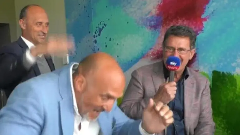 Nasser Hussain smacks old teammate on the head during Ashes commentary stint- WATCH Nasser Hussain smacks old teammate on the head during Ashes commentary stint- WATCH