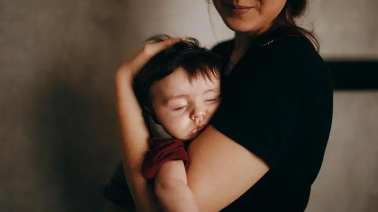 UK mother lists baby for sale instead of sofa on Facebook; netizens hilariously troll her UK