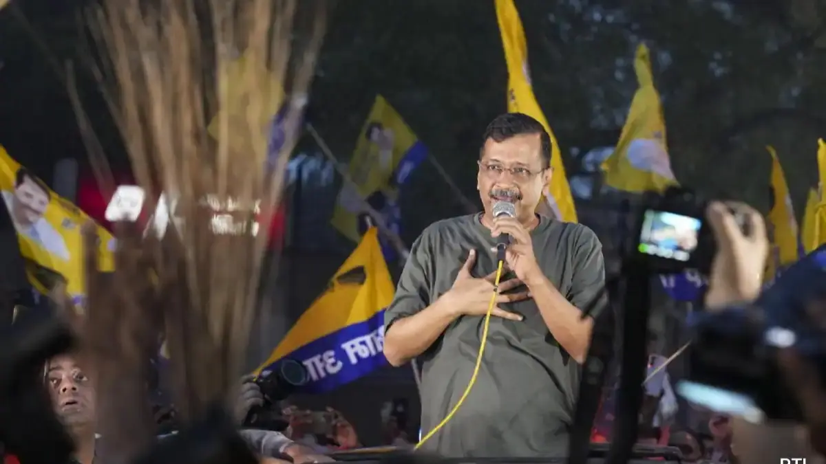 Delhi CM and AAP chief Arvind Kejriwal addressing the gathering after being released from Tihar Jail