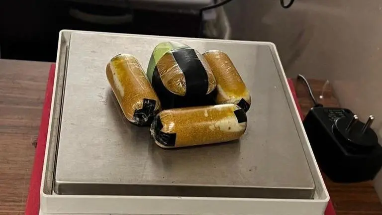 Kochi: Passenger carrying gold worth 90 lakhs concealed in rectum detained at airport Kochi: Passenger carrying gold worth 90 lakhs concealed in rectum detained at airport