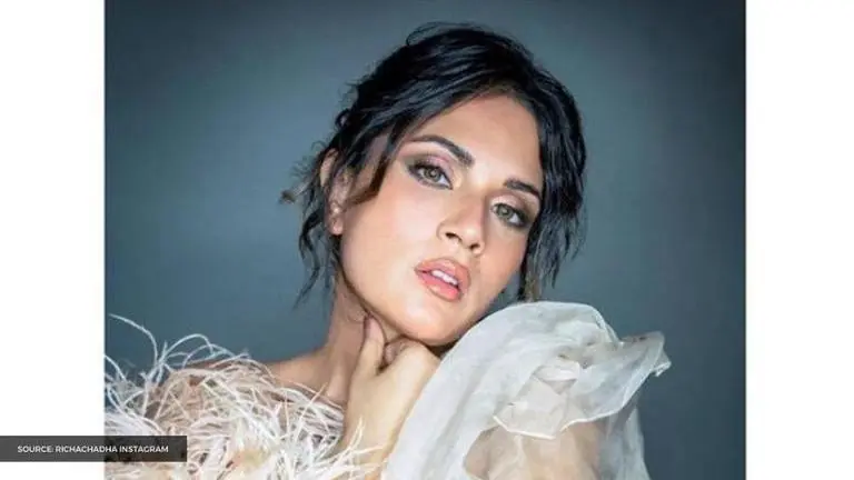 Richa Chadha’s throwback picture teaches fans the art to face the camera Richa Chadha