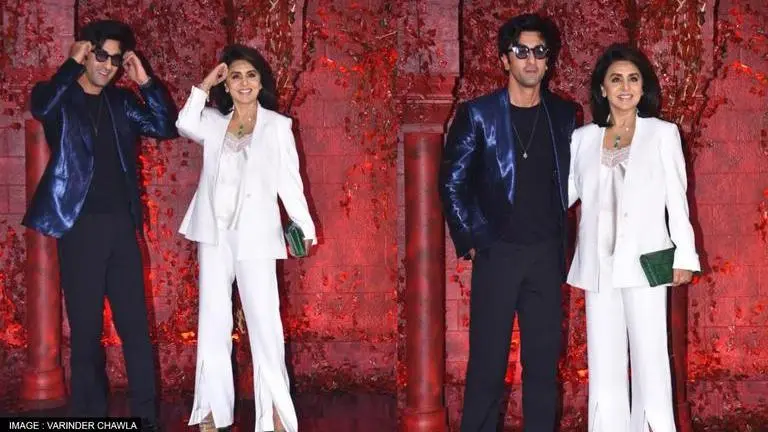 Ranbir Kapoor promotes mom Neetu's 'Jug Jugg Jeeyo' in cutest way at Bollywood party Ranbir Kapoor