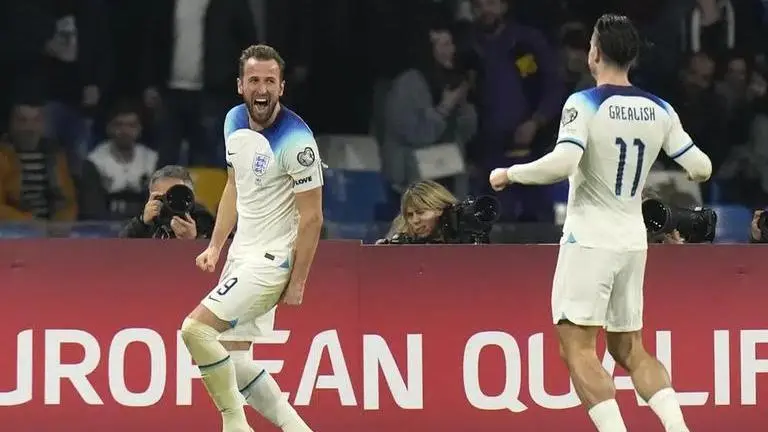 Harry Kane sets scoring record in England's 2-1 win over Italy England vs Italy