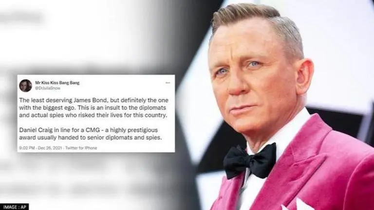 Daniel Craig gets British honour by Queen meant for real-life spies, netizens puzzled Daniel Craig