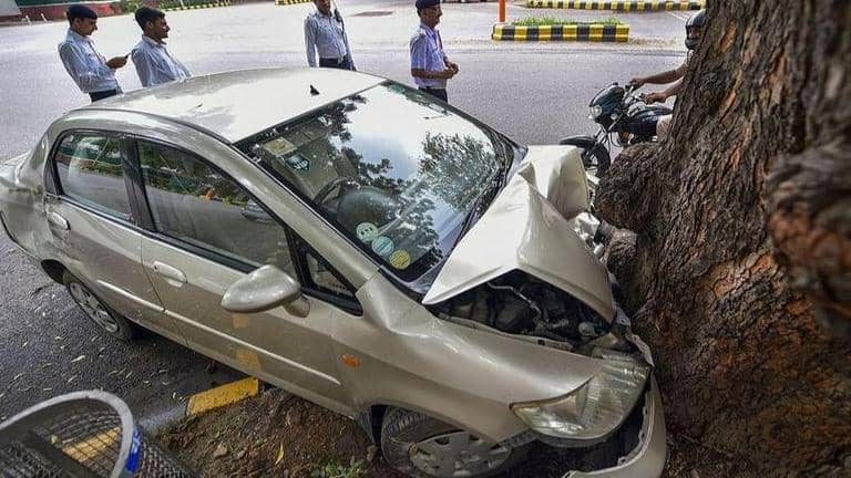 3 persons killed, 2 injured as speeding car hits tree in Goa | Republic ...
