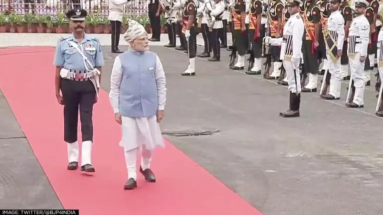 PM Modi wears white safa with tricolour stripes, long trail on 76th Independence Day