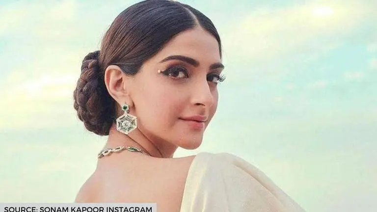 Sonam Kapoor expresses emotions of 'flying out in sky' with an angelic picture