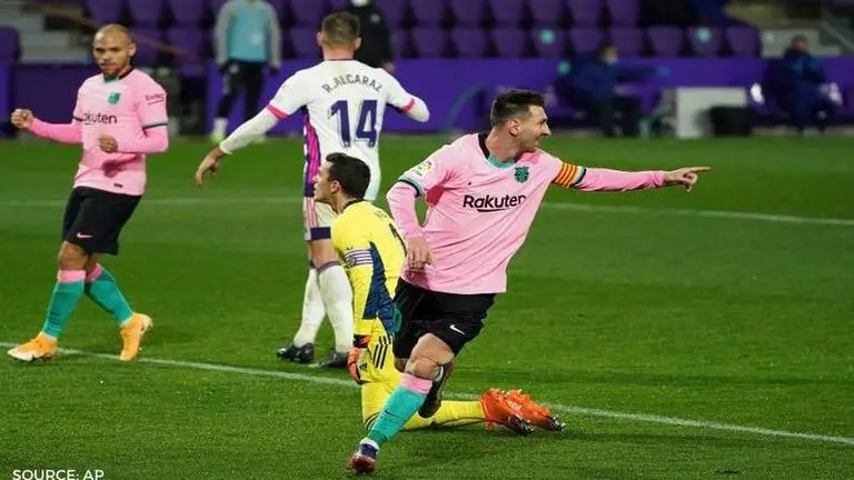 Lionel Messi overtakes Pele's single club goal record after scoring against Valladolid Lionel Messi