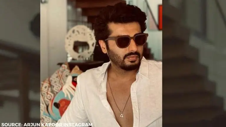 Arjun Kapoor proves he has 'always been a ladies man' with latest group selfie In image: Arjun Kapoor; Source: Arjun Kapoor Instagram