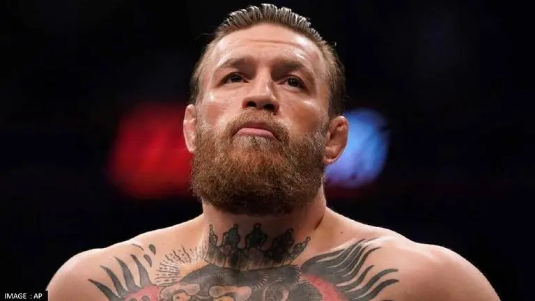 Conor McGregor breaks Francesco Facchinetti nose