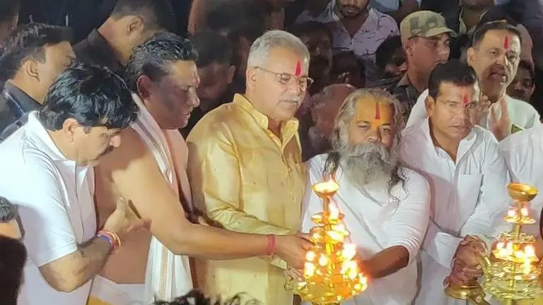 Chhattisgarh: CM Bhupesh Baghel performs aarti on Kartik Purnima Chhattisgarh