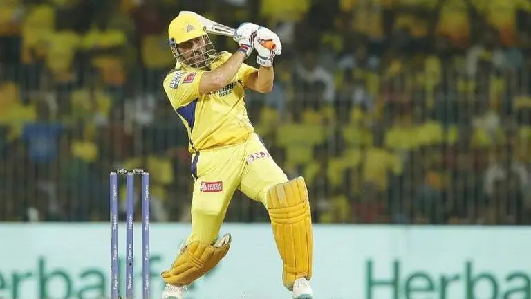 WATCH: MS Dhoni in his elements ahead of CSK vs RCB match, hits gigantic sixes in practice MS Dhoni