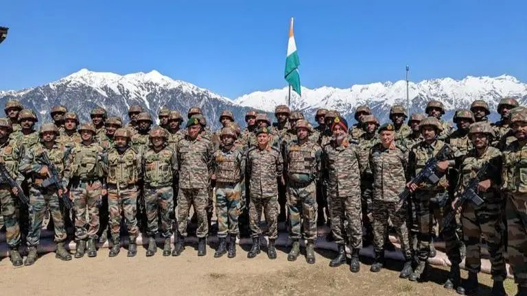 Lt Gen Upendra Dwivedi visits forward posts near LoC ahead of G20 meet in Srinagar G20 summit