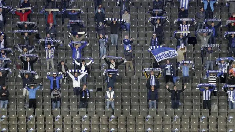 Hertha fans' first game back is loss to Frankfurt
