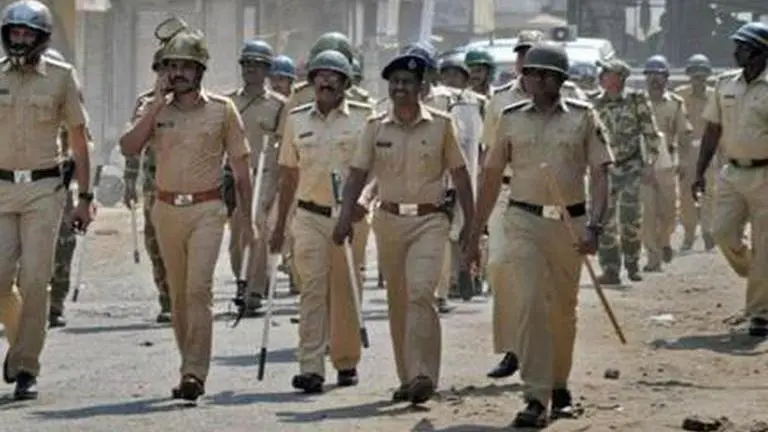 32 arrested, 12 vehicles seized for defying lockdown: Noida police 32 arrested, 12 vehicles seized for defying lockdown: Noida police