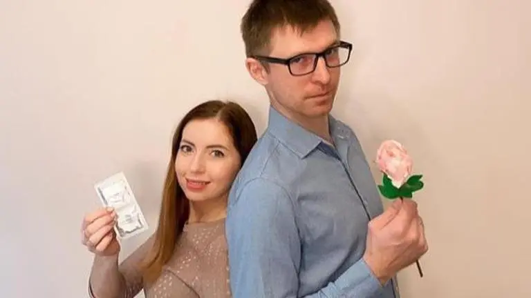 Influencer's dry ice pool stunt at birthday party leaves three dead, including husband Influencer