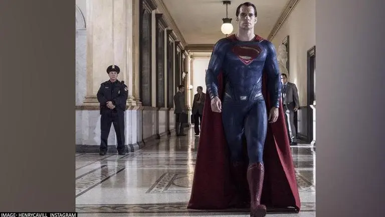 Henry Cavill to reprise his role as Superman in DCEU's 'Supergirl' movie? Henry Cavill