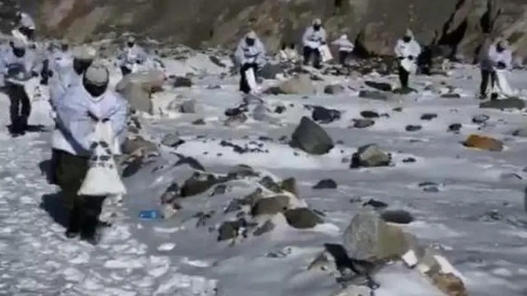 Siachen: Indian Army jawans participate in plogging under 'Swachhta Pakhwada' Siachen