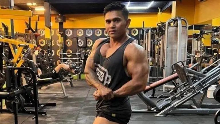 Indonesian fitness trainer dies in gym accident after 210 kg weight falls on his neck justyn Vicky