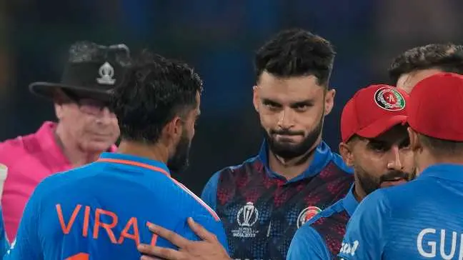 Virat Kohli and Naveen-ul-Haq share a hug at the World Cup.