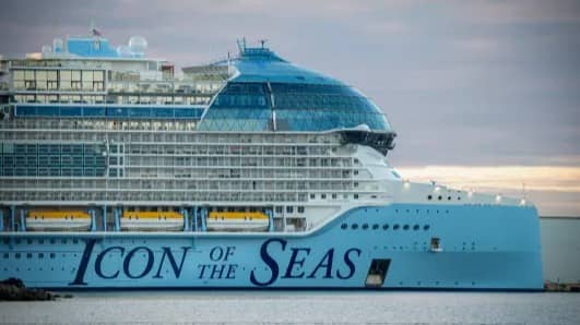 World S Largest Cruise Ship The Icon Of The Seas Sets Out On Maiden