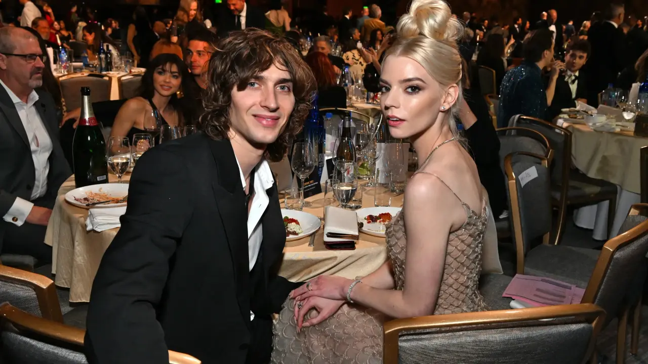 DYK Anya Taylor-Joy’s Husband 'Accidentally' Proposed To Her On Forrest Gump Bench Anya Taylor-Joy