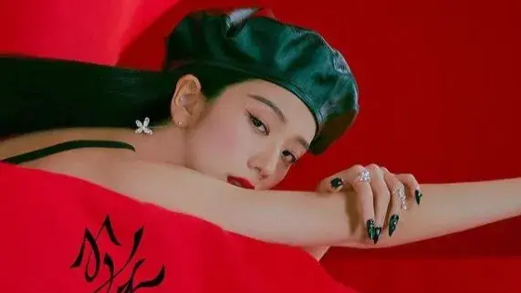 BLACKPINK’s Jisoo's 2023 photo dump features candid moments from solo debut FLOWER Blackpink Jisso photos