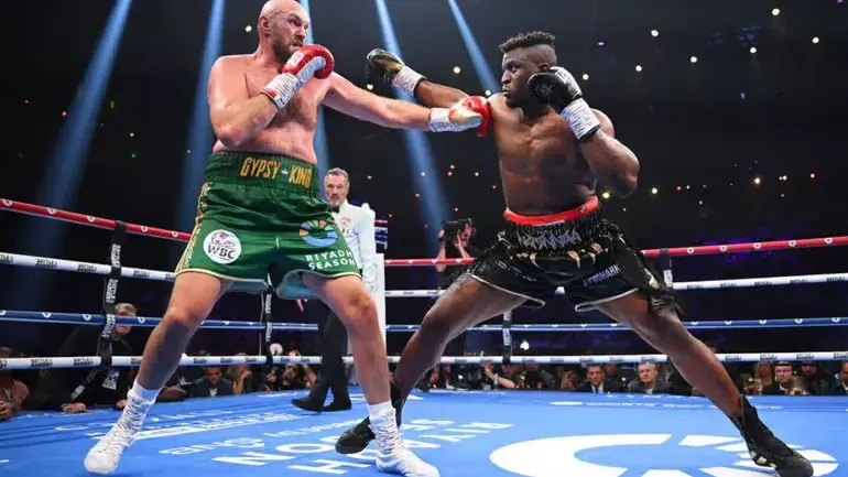 Francis Ngannou inflicts Tyson Fury with a ferocious Knockout to almost close his lights out- WATCH Ngannou vs Fury