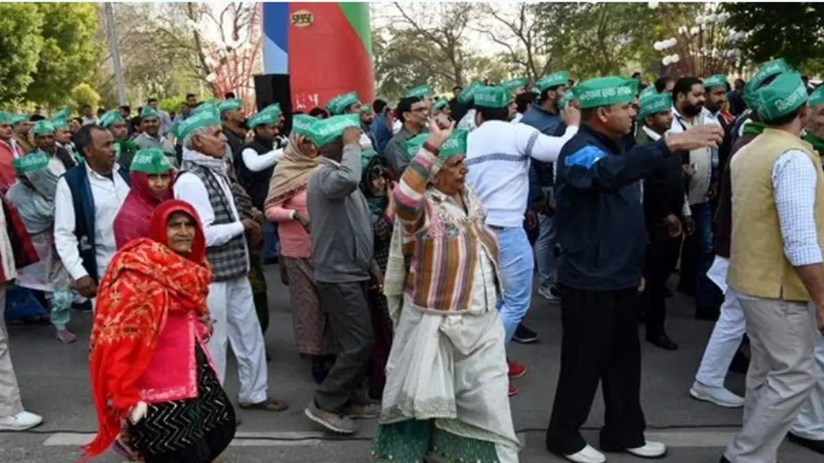 Heavy Traffic Jam on Noida Expressway as Farmers Hold Mega Protest; Several Detained | Key Points Farmers Protest