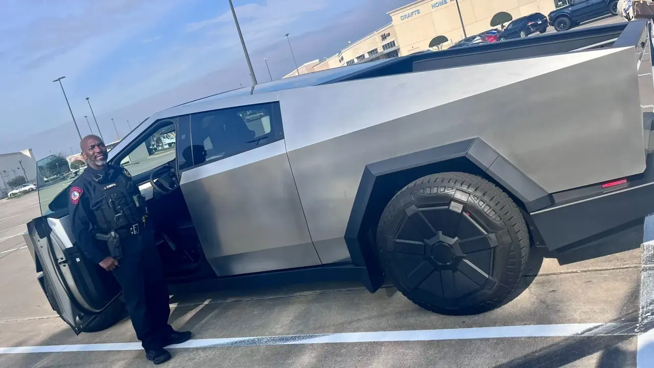 Cybertrucks in US Police fleet? Elon Musk Shares Response on Social Media Platform X Cybertrucks in the US Police fleet? Elon Musk reacted