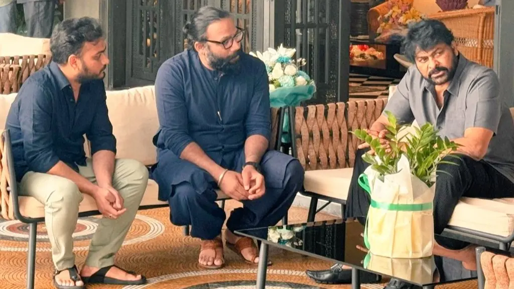 Animal Director Sandeep Reddy Vanga Visits Padma Vibhushan Awardee Chiranjeevi Chiranjeevi and Sandeep Reddy Vanga