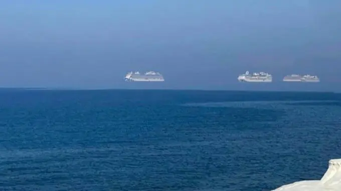 Viral Video: Floating Ships Wow the Internet Because of Surreal Optical Illusion, User Reacts Floating Ships Wow the Internet Because of Surreal Optical Illusion, Ama