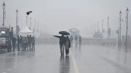 Weather Today: Delhi Wakes Up to Light Rain, Flight Operations Affected Amid Thick Fog Delhi Rain