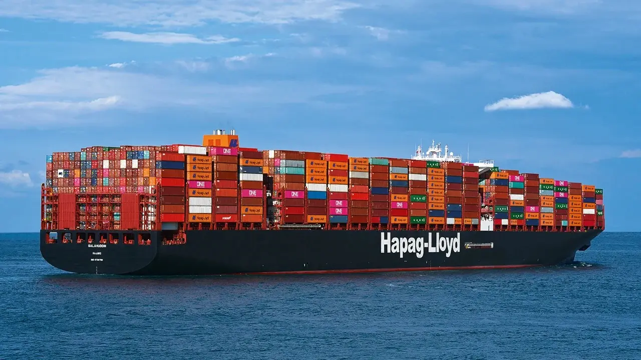 World's major shipping firms decide on their Red Sea routes World's major shipping firms decide on their Red Sea routes