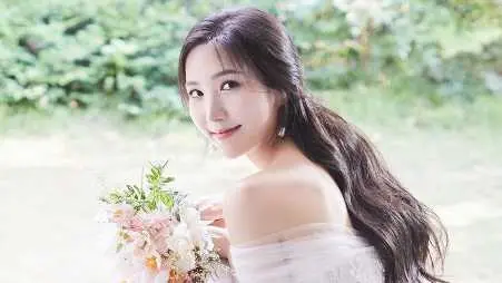 Former Apink member Hong Yoo Kyung announces marriage with handwritten letter, shares wedding date Hong Yoo Kyung