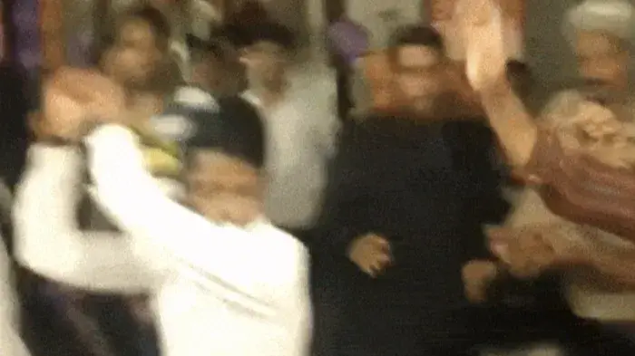 Biryani Brawl: Customer Attacks Hyderabad Restaurant Waiters For Serving Cold Food, Video Goes Viral Hyderabad Biryani Brawl