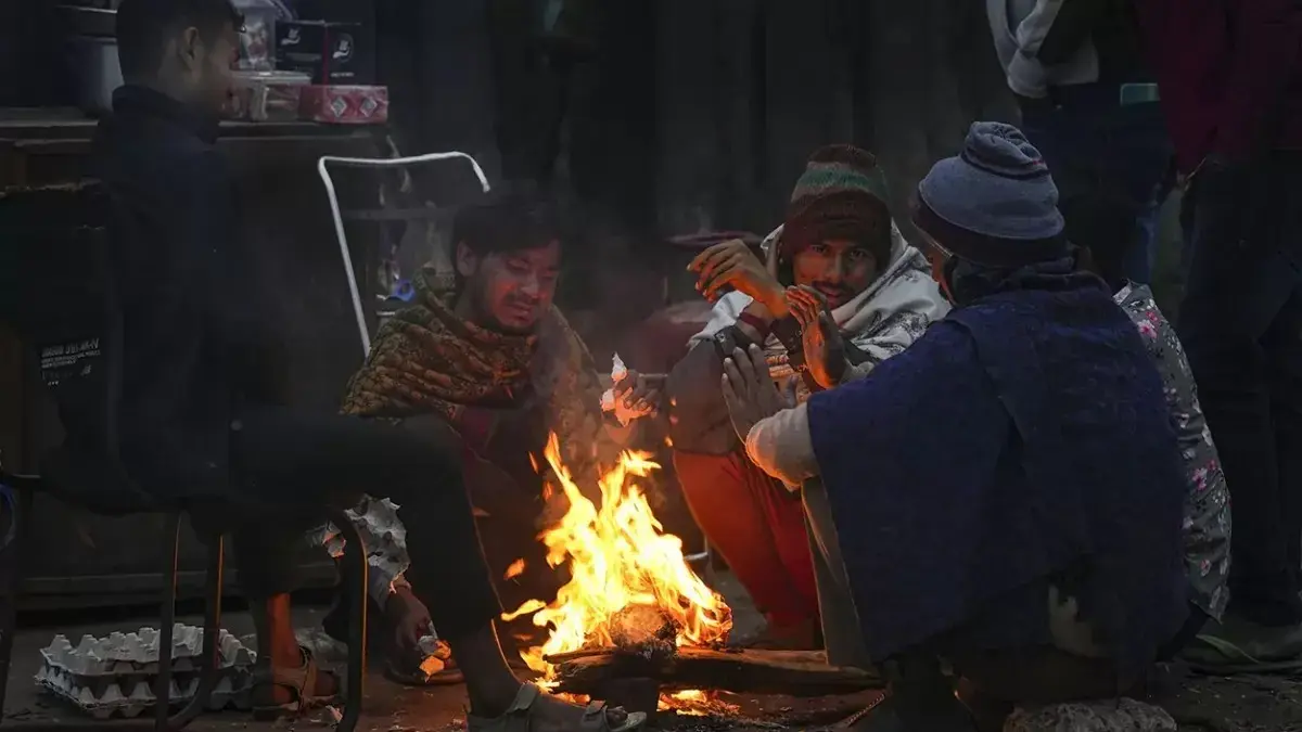 Cold conditions continue in Delhi