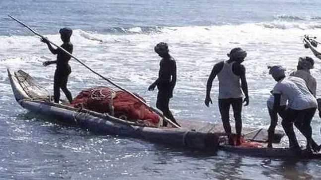 श्रीलंका की नौसेना ने कराईकल से 13 मछुआरों को पकड़ा 13 fishermen off Karaikal Arrestead