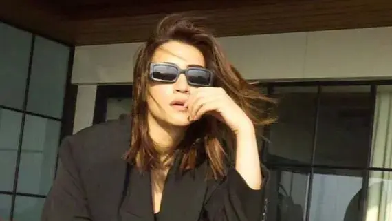 A Tour Of TBMAUJ Star Kriti Sanon's Lavish Duplex House In Mumbai | Photos Kriti Sanon