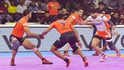 A glimpse of the U Mumba vs Puneri Paltan PKL 9 match
