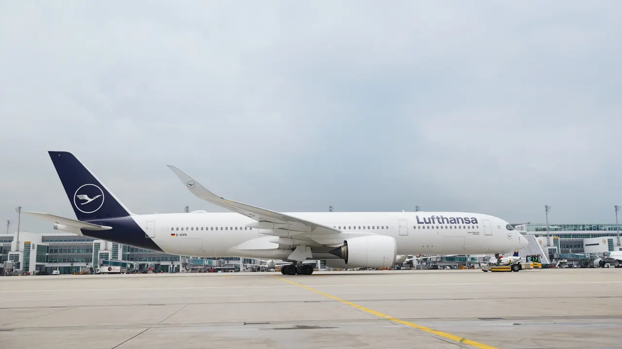 Global Airlines Shun Pakistan Airspace Amid India Standoff Jitters Lufthansa