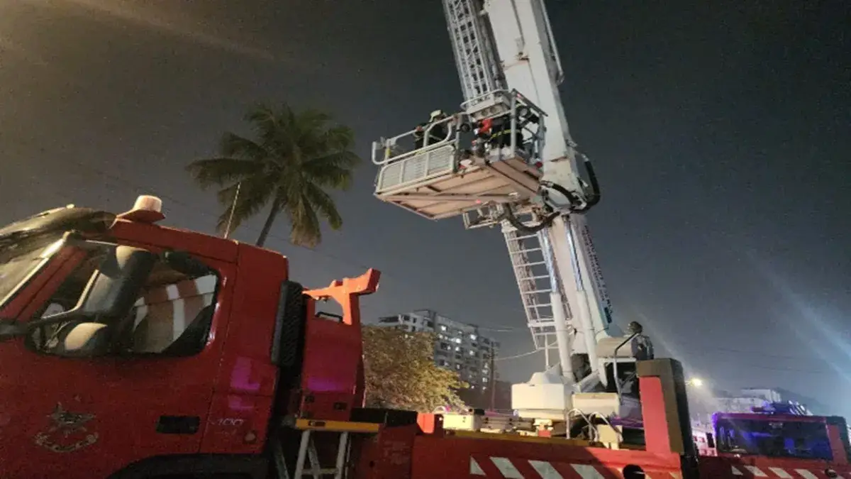 BREAKING: Fire breaks out at shopping centre in Mumbai's Malad, several ...