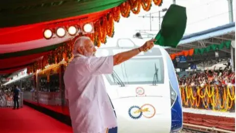 PM मोदी 19 अप्रैल को कश्मीर के लिए पहली वंदे भारत ट्रेन को दिखाएंगे हरी झंडी Amrit Bharat, Vande Bharat trains inauguration