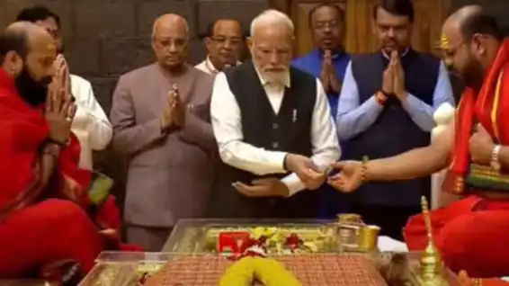 PM Modi Performs Puja At Shri Saibaba Samadhi Temple In Shirdi ...