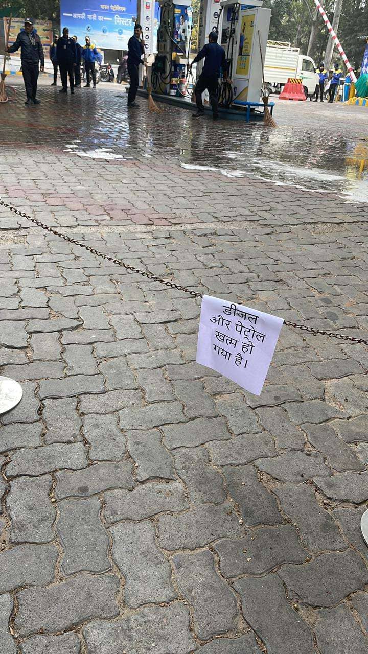 LIVE News: Long queues at petrol pumps across Delhi, Mumbai; Chandigarh,  Srinagar run out of fuel | Republic World